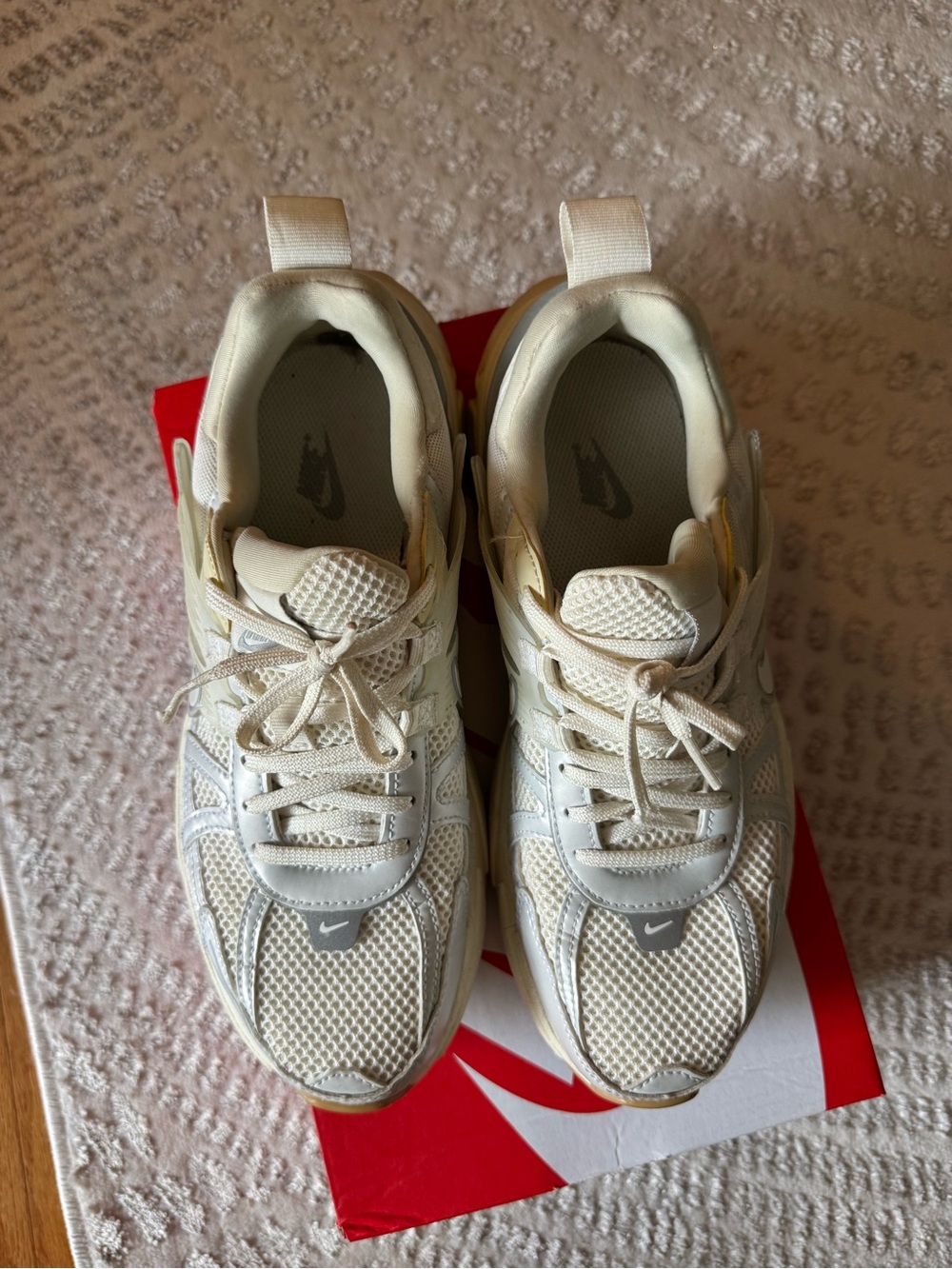 Nike V2K Run in Cream - Picture 6 of 7